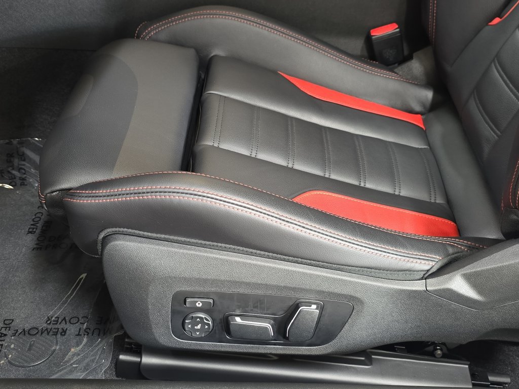 Used 2025 BMW M2 w/ Lighting Package RWD image 28