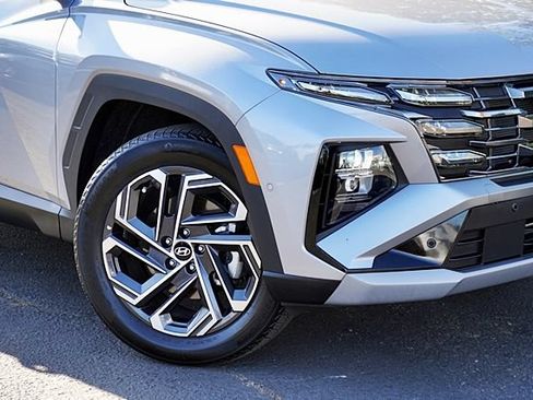 Certified 2025 Hyundai Tucson Limited AWD/4WD image 4