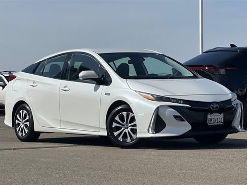 Certified 2020 Toyota Prius Prime XLE w/ Carpet Mat Package image 2