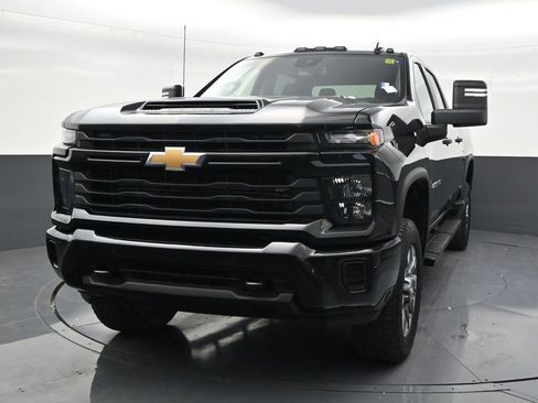 Used 2025 Chevrolet Silverado 2500 Custom w/ Custom Value Package AWD/4WD image 8