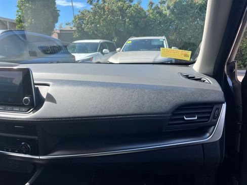 Used 2025 Nissan Rogue SV image 37