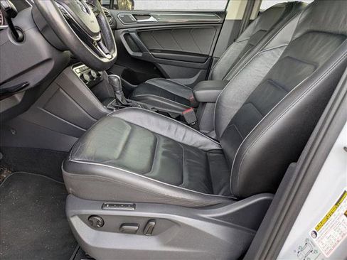 Used 2018 Volkswagen Tiguan SEL Premium image 12
