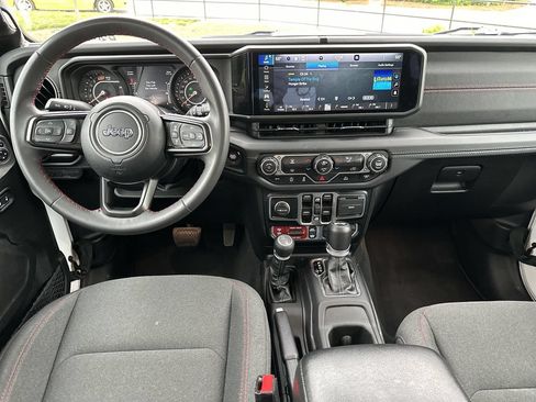 Used 2024 Jeep Wrangler Unlimited Rubicon AWD/4WD image 10