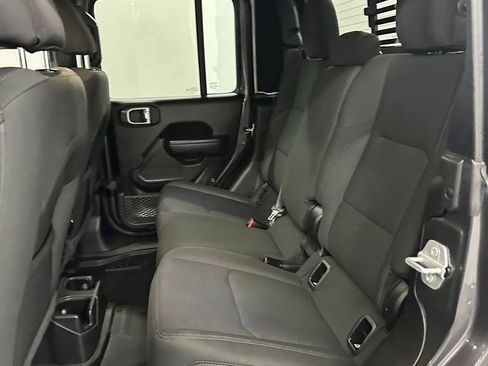 Used 2022 Jeep Gladiator Willys image 33