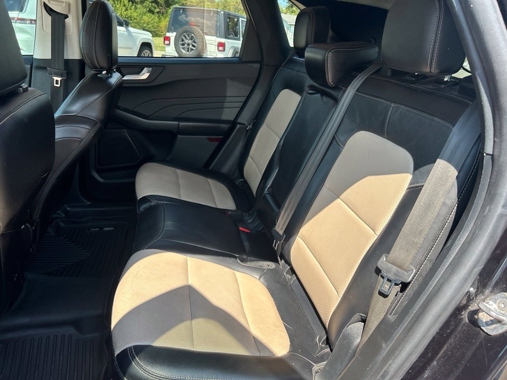 Used 2021 Ford Escape Titanium w/ Titanium Elite Package AWD/4WD image 13