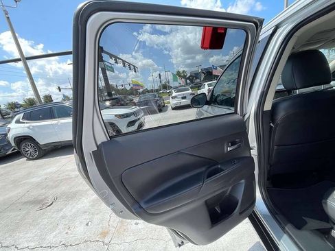 Used 2020 Mitsubishi Outlander SEL FWD image 11