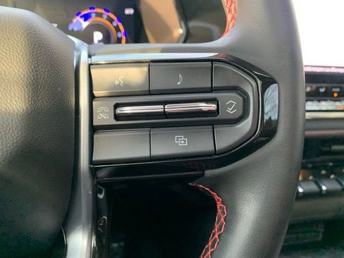 Used 2024 Chevrolet Colorado Z71 w/ Z71 Convenience Package 2 image 21