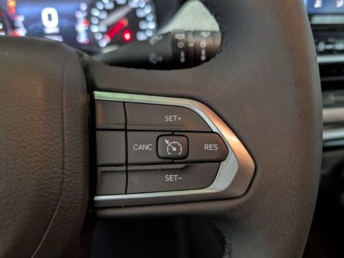 Used 2025 Jeep Compass Latitude AWD/4WD image 17