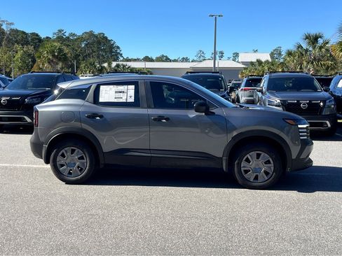 New 2025 Nissan Kicks SR image 3