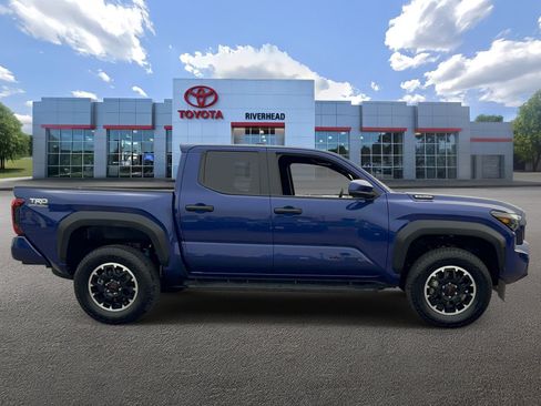 Certified 2025 Toyota Tacoma TRD Off-Road AWD/4WD image 4