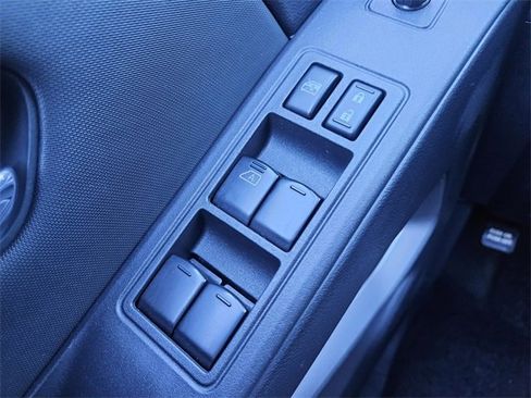 Used 2023 Nissan Frontier SV image 31