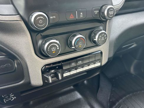 Used 2024 RAM 3500 Tradesman w/ Chrome Appearance Group image 24