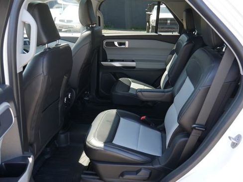 Used 2022 Ford Explorer XLT w/ Equipment Group 202A AWD/4WD image 25