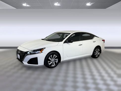 Used 2024 Nissan Altima 2.5 S image 1