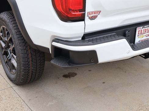 New 2025 GMC Canyon Elevation w/ Convenience Package image 21