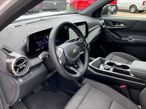 Used 2026 Chevrolet Equinox LT AWD/4WD image 8