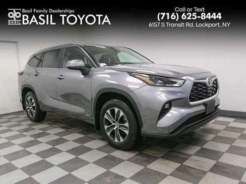 New 2026 Toyota Highlander XLE image 1