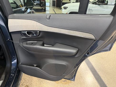 Used 2022 Volvo XC90 T8 Inscription image 18