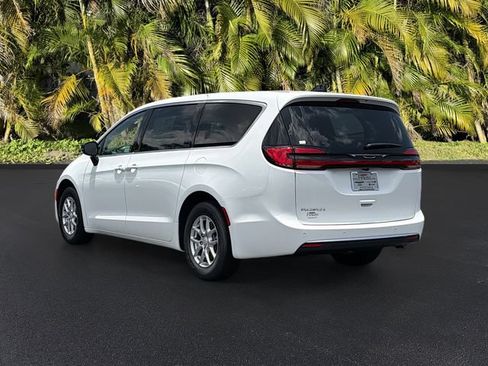 New 2027 Chrysler Pacifica Select FWD image 7