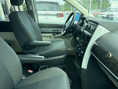 Used 2010 Dodge Grand Caravan SXT FWD image 3
