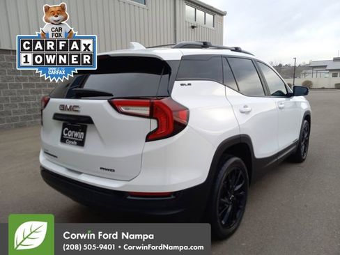 Used 2023 GMC Terrain SLE w/ Driver Convenience Package image 3