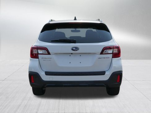 Used 2018 Subaru Outback 2.5i Touring AWD/4WD image 6