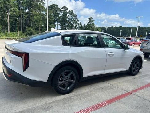Used 2025 Kia K4 FWD image 2