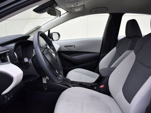 Used 2022 Toyota Corolla LE image 16
