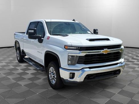 Used 2025 Chevrolet Silverado 2500 LT w/ Convenience Package AWD/4WD image 7