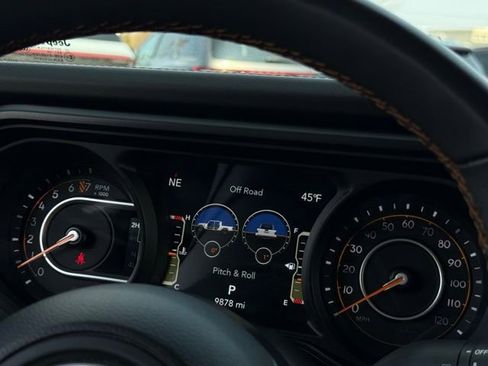 Used 2024 Jeep Gladiator Mojave w/ Convenience Group image 9