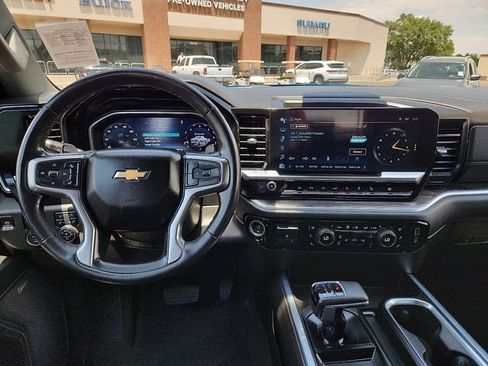 Used 2022 Chevrolet Silverado 1500 LTZ w/ Z71 Off-Road Package AWD/4WD image 12