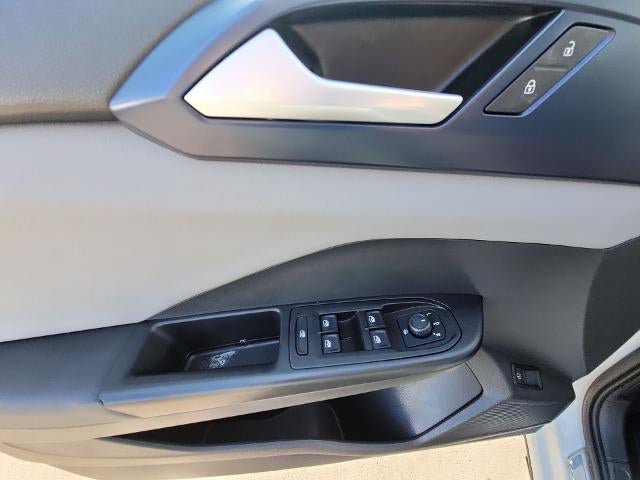 Used 2023 Volkswagen Taos SE w/ Black Wheel Package FWD image 22