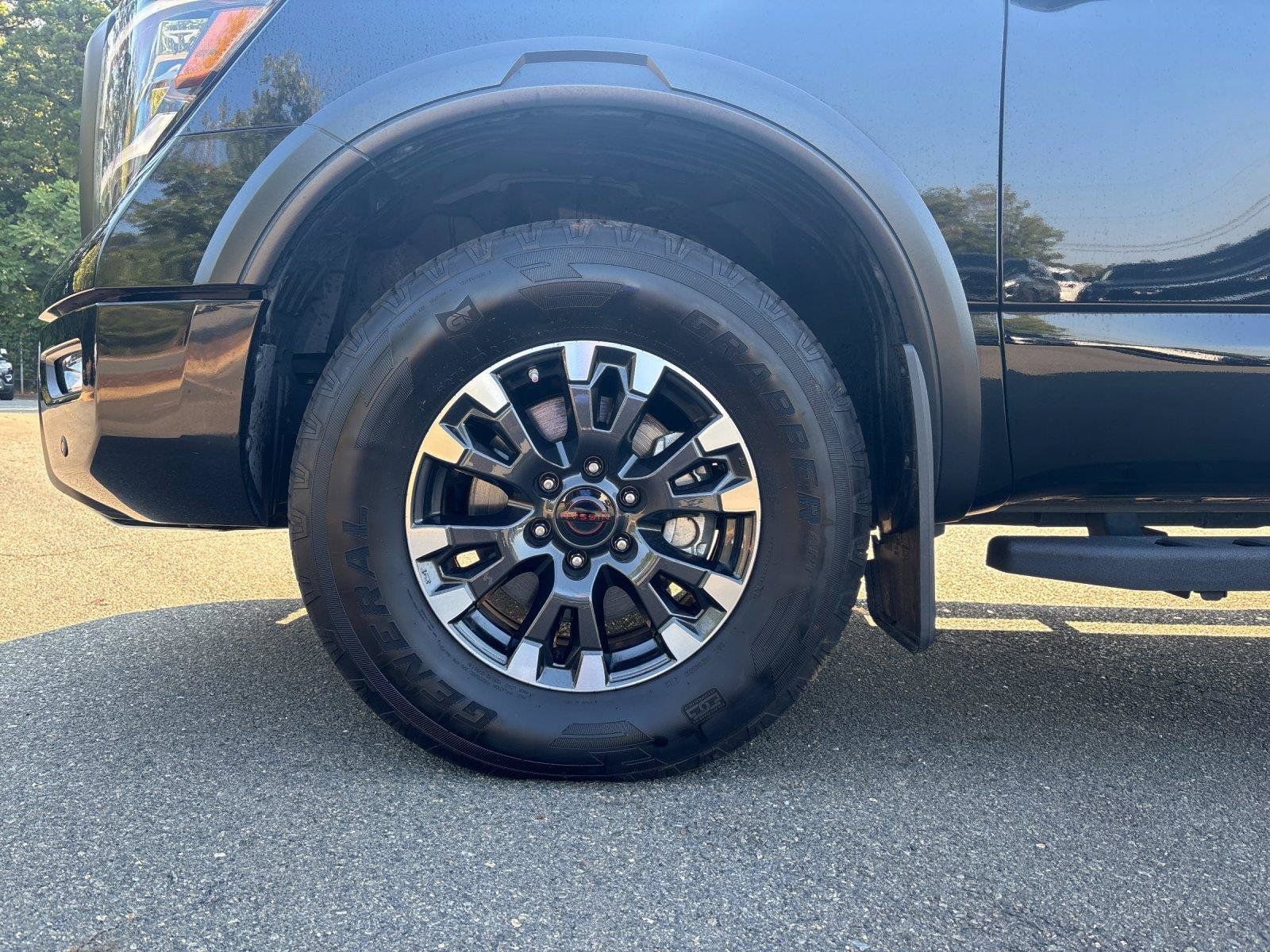 Used 2024 Nissan Titan PRO-4X w/ Pro-4x Convenience Package AWD/4WD image 10