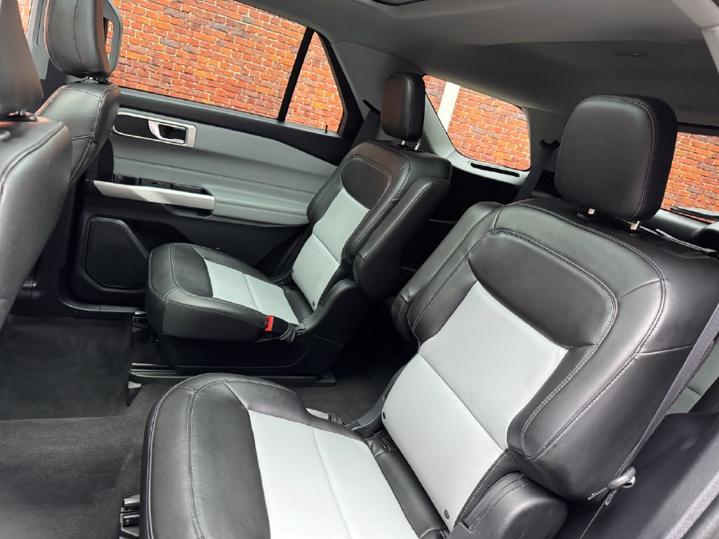 Certified 2022 Ford Explorer XLT w/ Equipment Group 202A AWD/4WD image 27