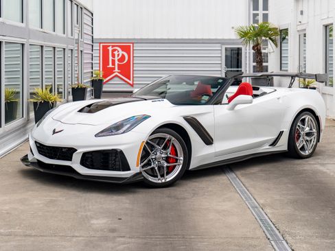 Used 2019 Chevrolet Corvette ZR1 RWD image 2
