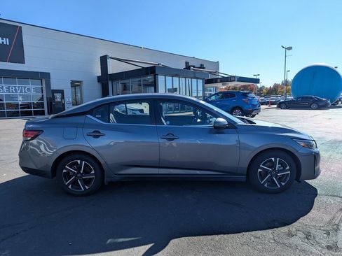 Used 2024 Nissan Sentra SV image 2