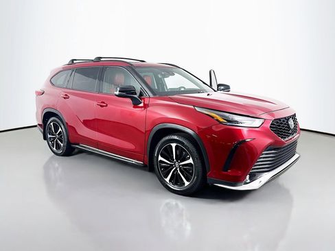 Used 2021 Toyota Highlander XSE image 3