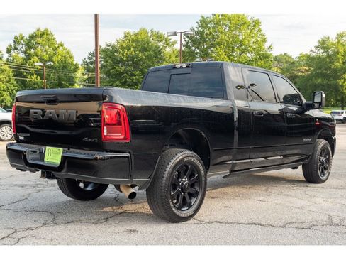 Used 2025 RAM 2500 Laramie AWD/4WD image 8