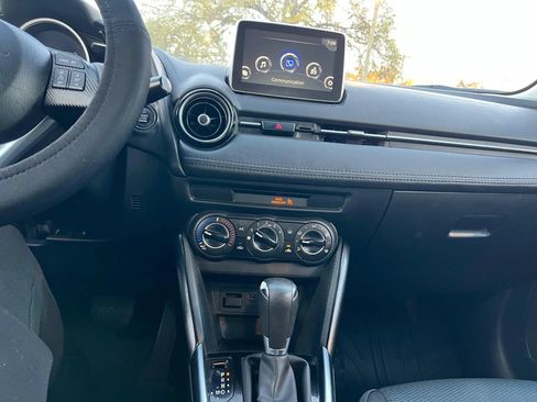 Used 2018 Toyota Yaris iA FWD image 11