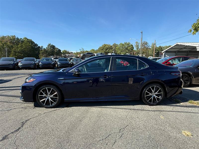 Used 2021 Toyota Camry SE w/ Cold Weather Package FWD image 2