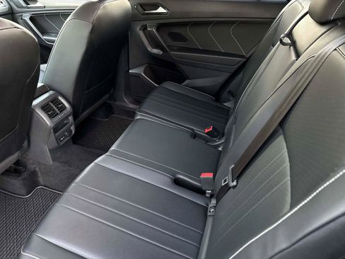 Used 2022 Volkswagen Tiguan SE image 9