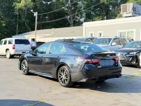 Used 2022 Toyota Camry SE FWD image 4