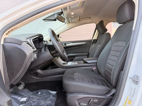 Used 2019 Ford Fusion SE FWD image 12