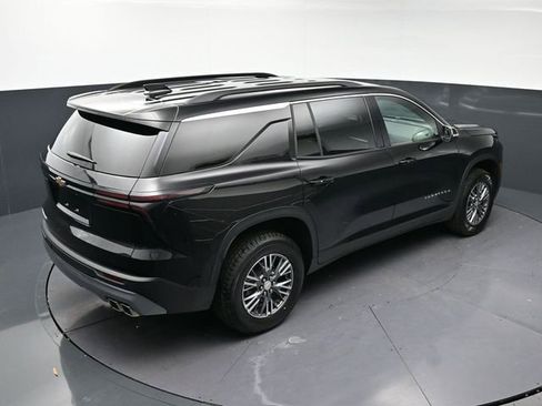 Used 2025 Chevrolet Traverse LT image 26