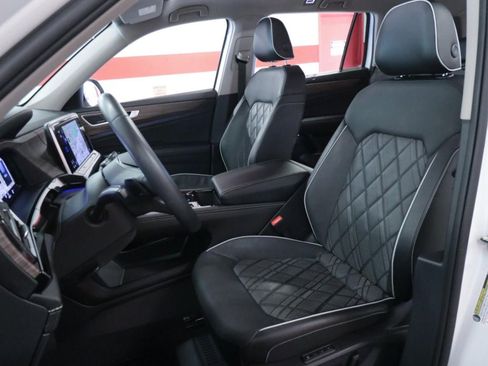 Used 2024 Volkswagen Atlas SEL Premium R-Line image 25