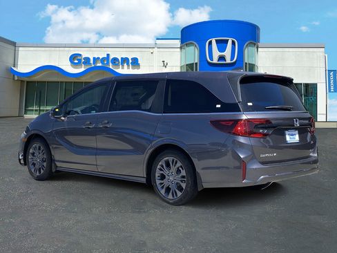New 2026 Honda Odyssey Touring image 4