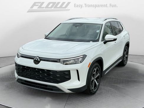 New 2026 Volkswagen Tiguan SE image 3