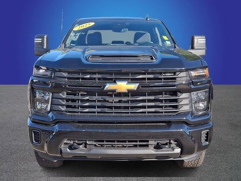 Used 2025 Chevrolet Silverado 2500 Custom AWD/4WD image 2