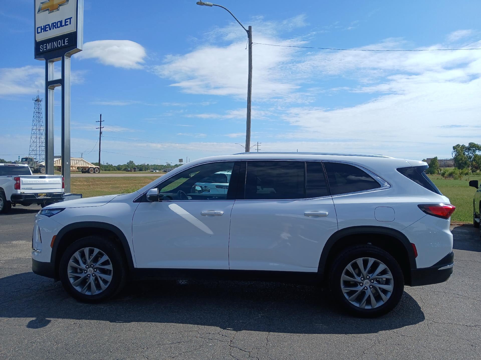 Used 2025 Buick Enclave Preferred FWD image 3