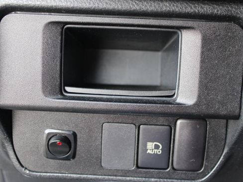 Used 2019 Toyota Tacoma SR image 17